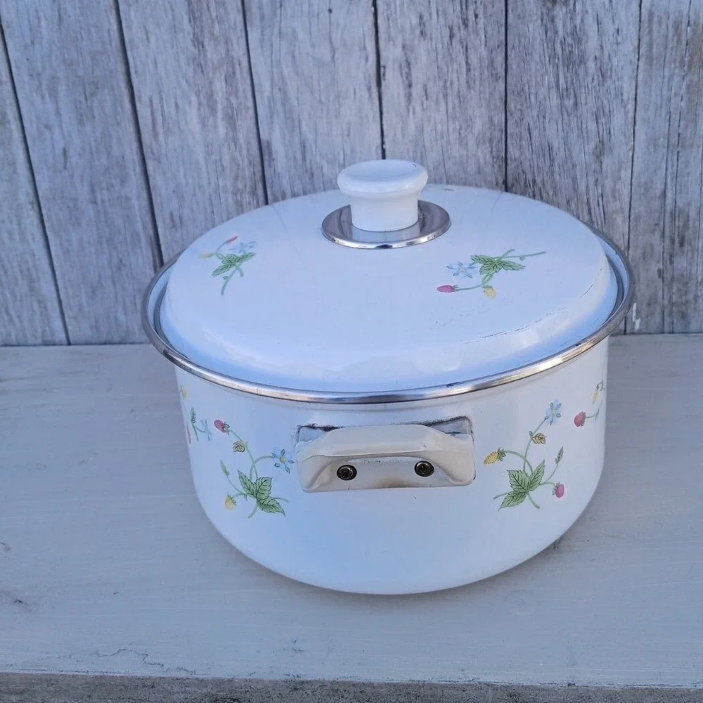Vintage Enamel Strawberry Cookware Set‎ White Pot and Pan Floral Pattern